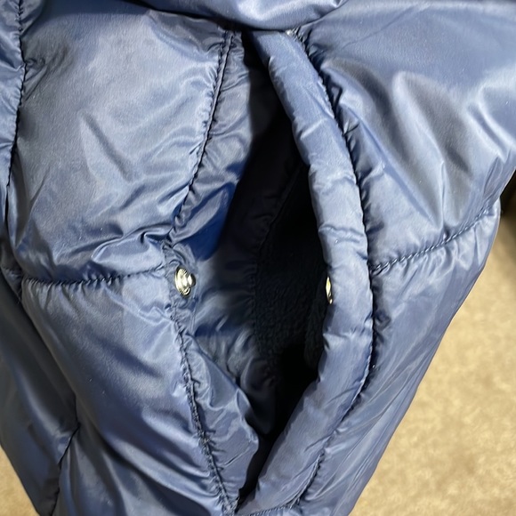 EUC Old Navy Frost-Free Puffer Vest in Navy Size XXL - Picture 5 of 9